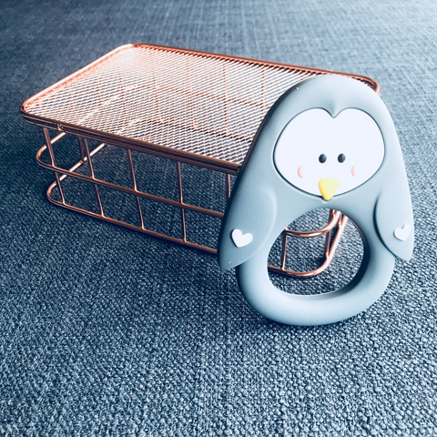 TEETHER // PENGUIN (GREY)