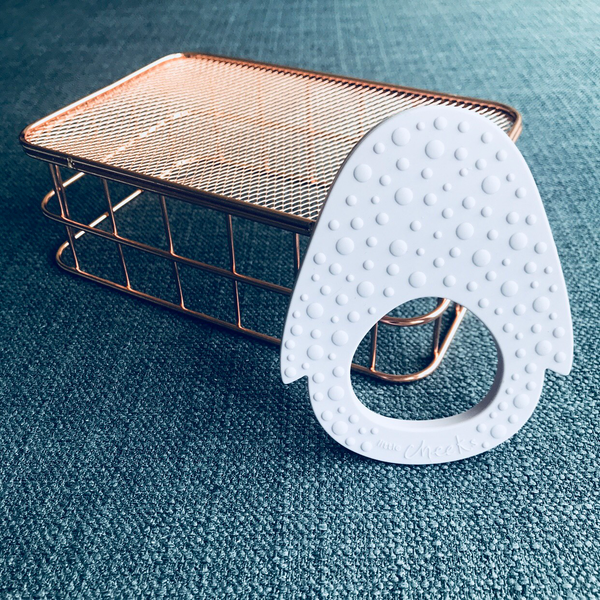 TEETHER // PENGUIN (LILAC)