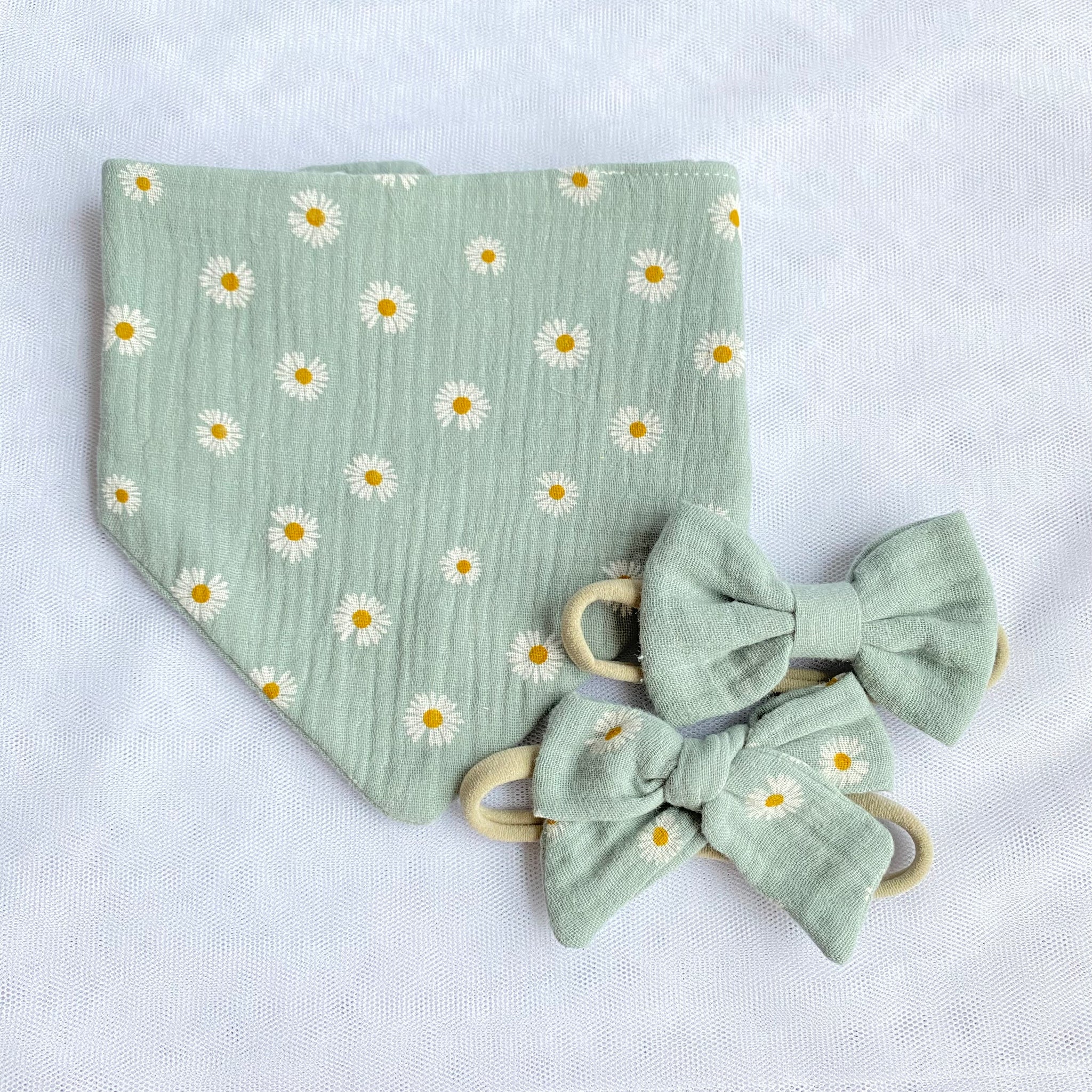 GIFT SET // MINT DAISIES (BIB x HEADBAND)