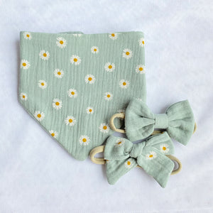 GIFT SET // MINT DAISIES (BIB x HEADBAND)