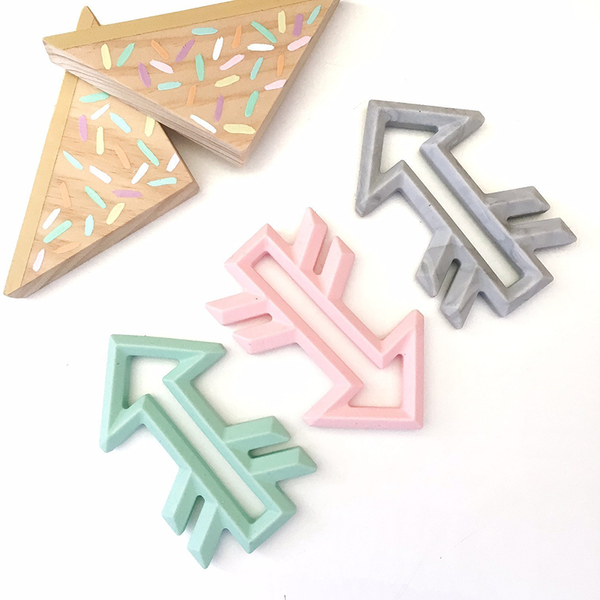 TEETHER // ARROW (BLUE)